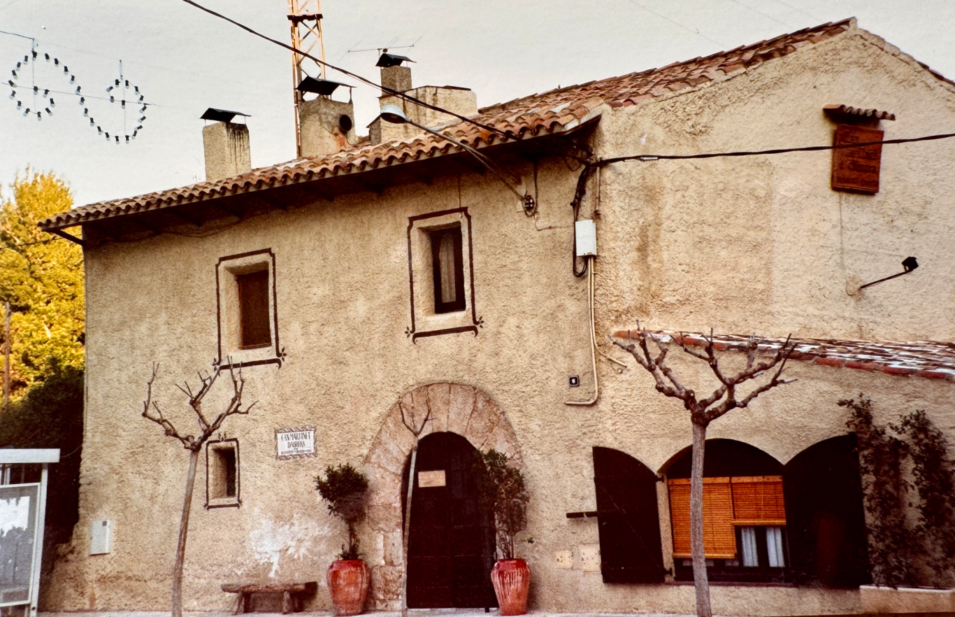 façana-can-martinet-historia-abrera